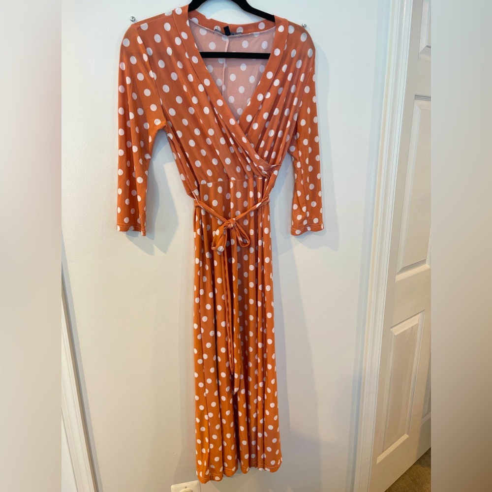 Maxi dress half-sleeved salmon colored with white polka dots size M